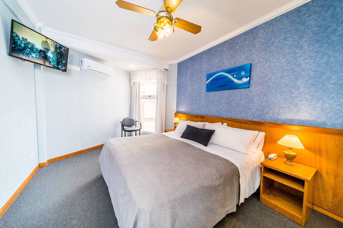 Superior vierpersoonskamer | Een minibar, een kluis op de kamer, gratis wifi, beddengoed