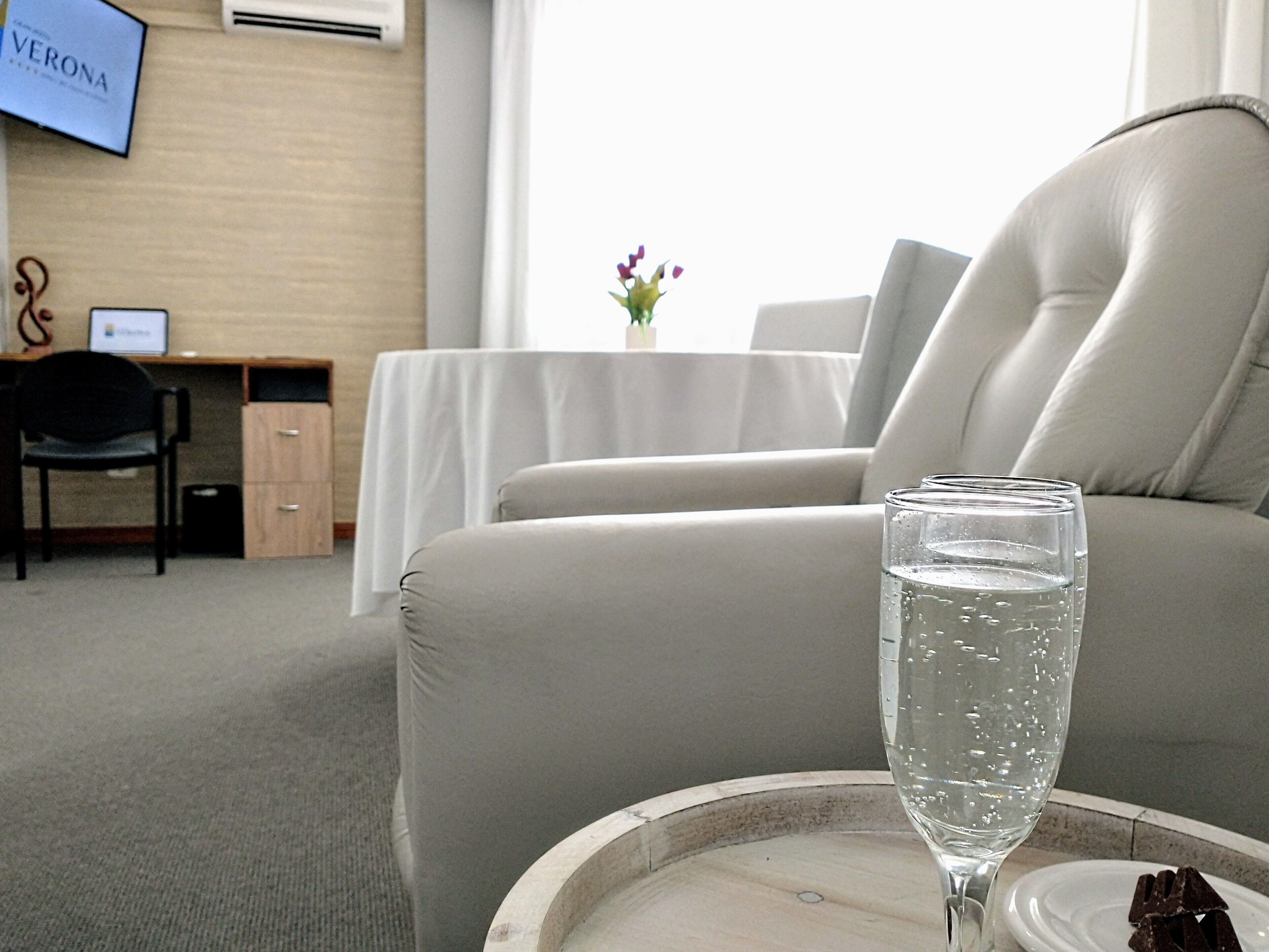 Suite | Living area | 32-inch flat-screen TV with cable channels, TV