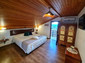 スーペリア ルーム | デスク、遮光カーテン、WiFi (無料)、ベッドシーツ