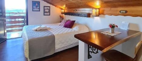 Chambre supĂ©rieure | 1 chambre, bureau, rideaux dâobscurcissement, accĂšs au Wi-Fi (inclus)