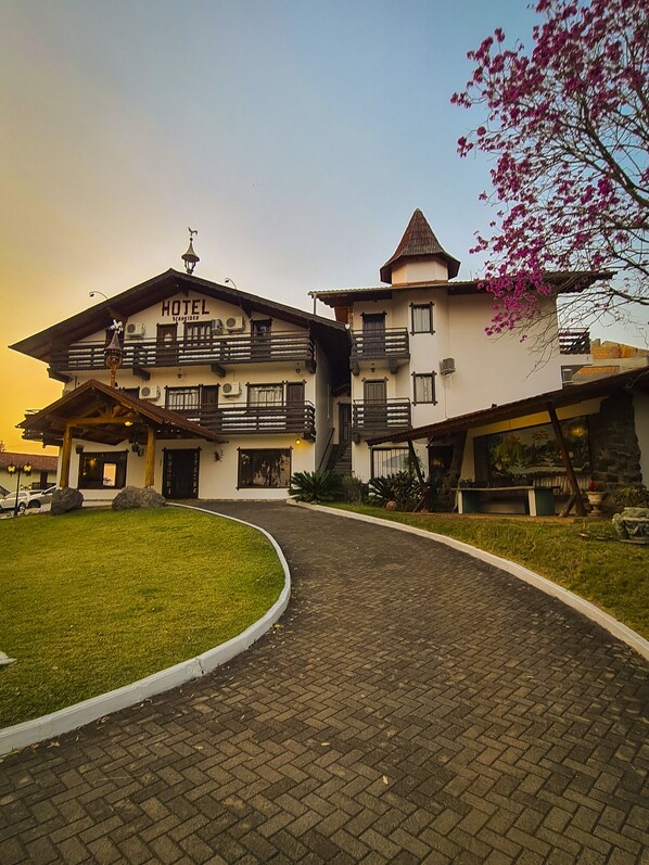 Front of property - Hotel Schneider (Treze Tilias)