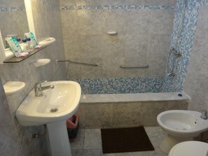 Bathroom - Hotel Bristol (Termas de Rio Hondo)