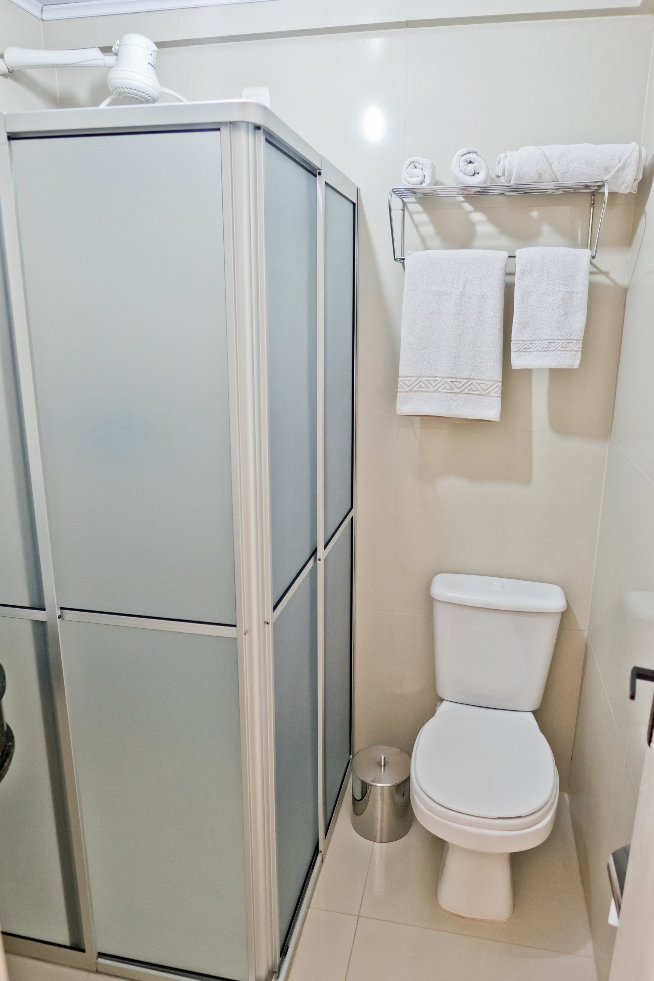 shower, rainfall showerhead, free toiletries, hair dryer