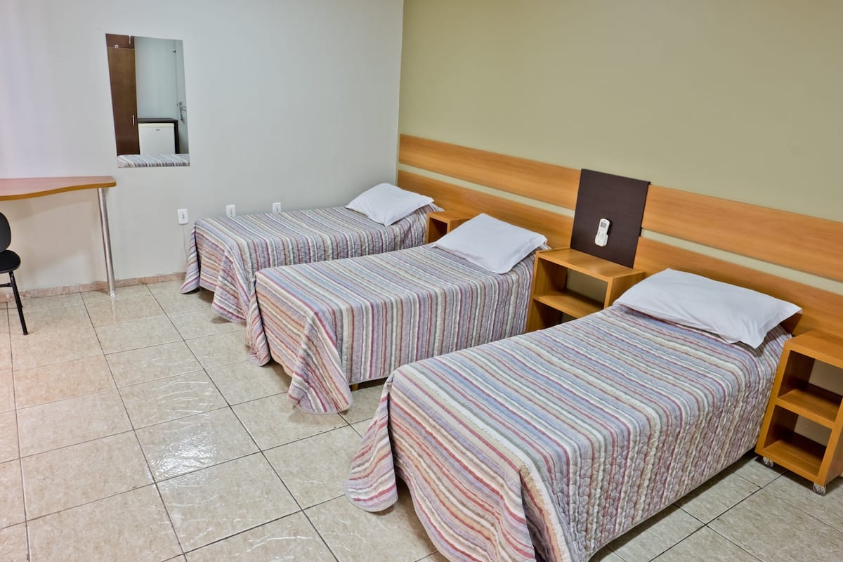 Een minibar, gratis wifi, beddengoed