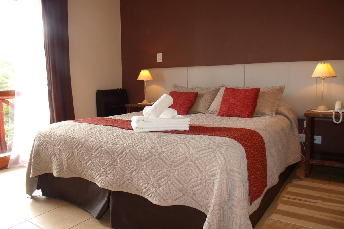 In-room safe, desk, WiFi (free), bed sheets