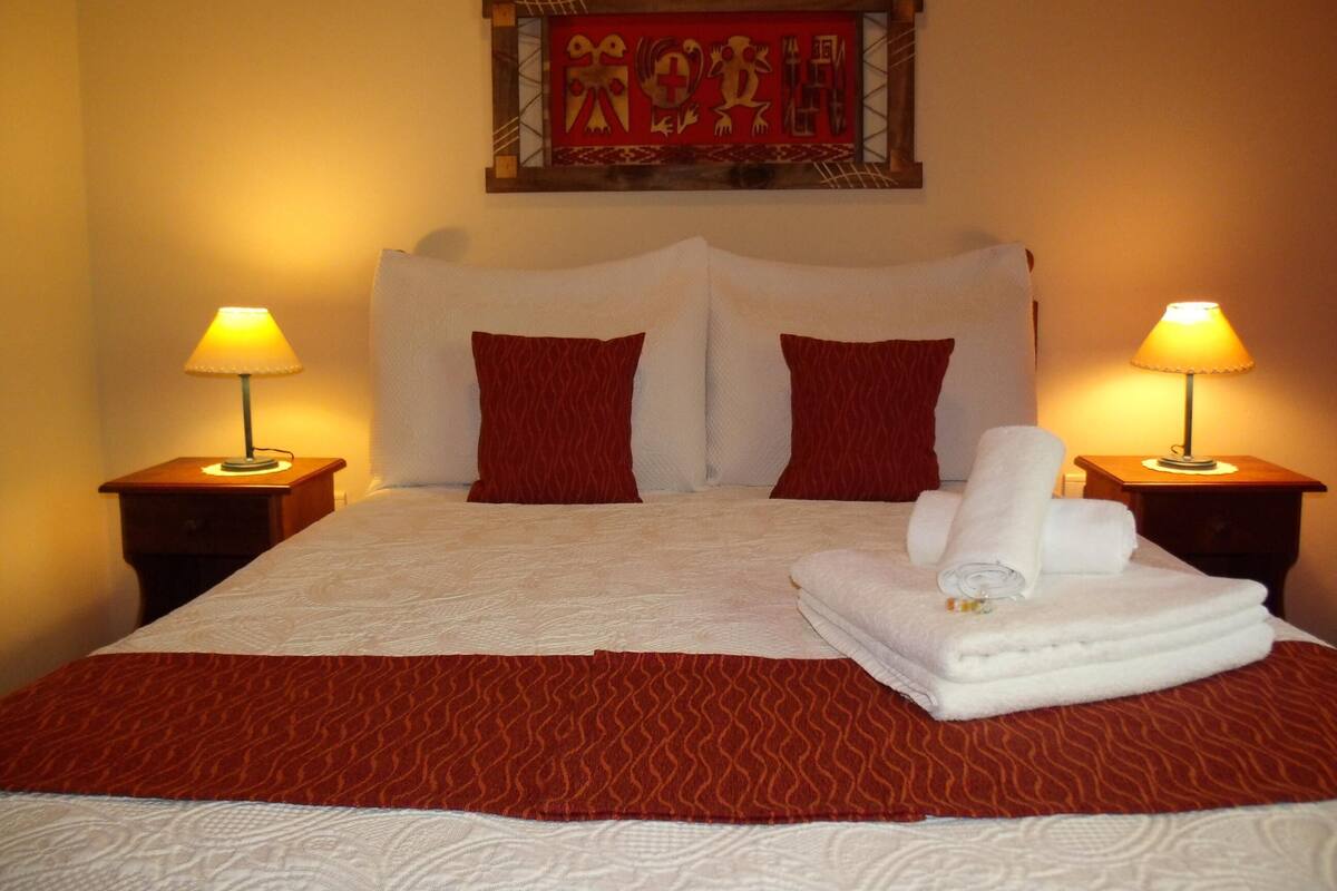 In-room safe, desk, WiFi (free), bed sheets