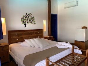 Frigobar, cofres nos quartos, Wi-Fi de cortesia, roupa de cama