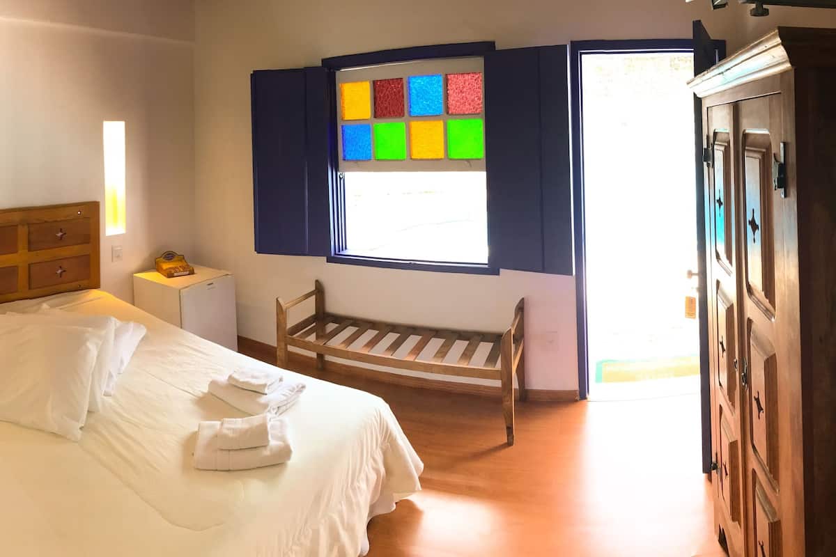 Minibar, caja de seguridad en la habitación, wifi gratis y ropa de cama