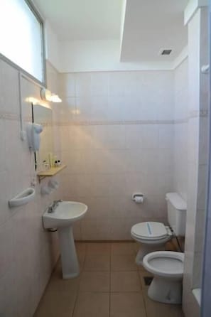 Bathroom - Hotel Amucan (Neuquén)