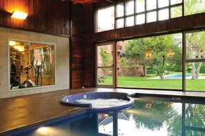 Una piscina techada