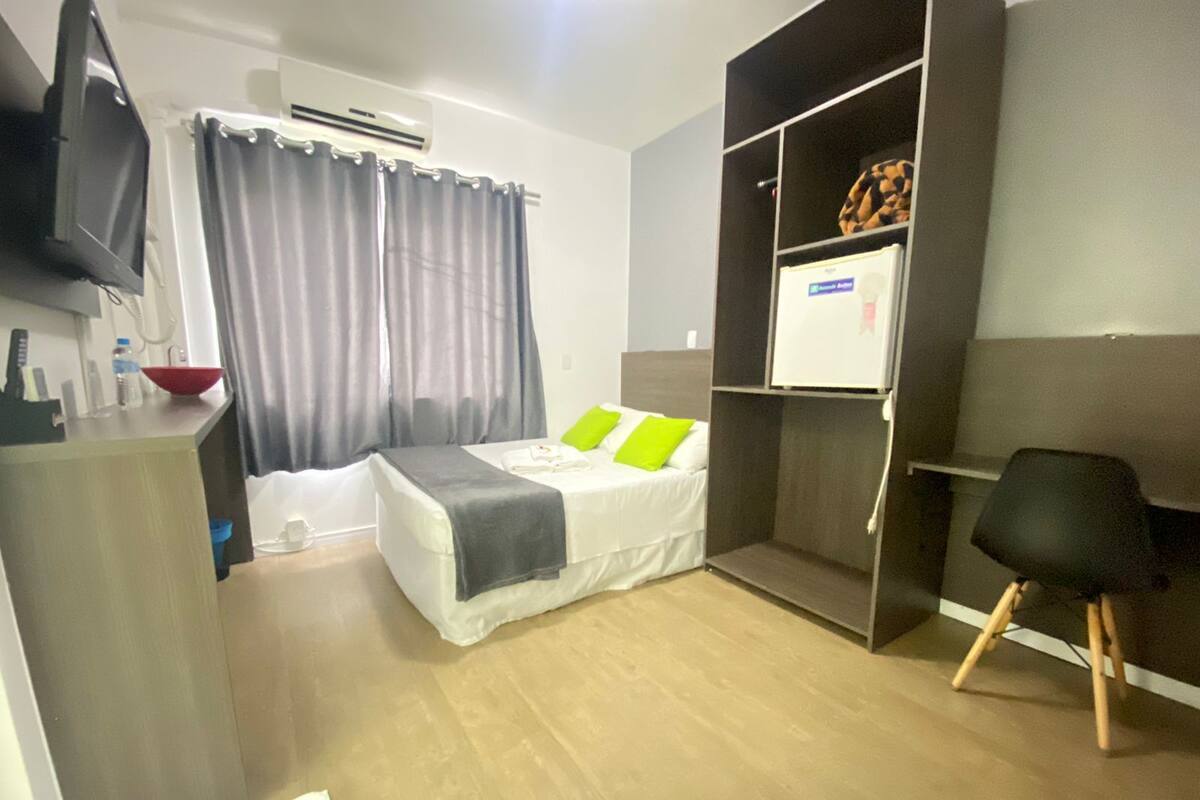 Phòng Economy, 1 phòng ngủ | Minibar, màn/rèm cản sáng, bàn ủi/dụng cụ ủi quần áo 