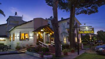 Façade de lâhĂ©bergement - soirĂ©e/nuit