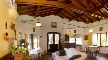 Coin salon dans le hall