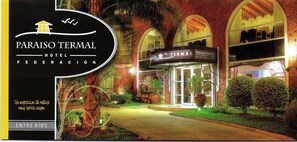 The exterior of Paraiso Termal Hotel with arched windows and a well-lit entrance. - Hotel Paraíso Termal (Federacion)