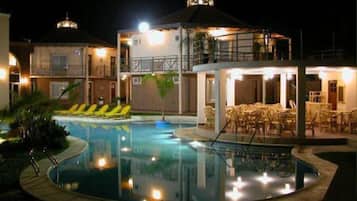 Seasonal outdoor pool