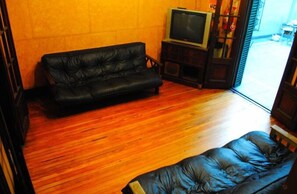 Living area - La Rocca Hostel (Buenos Aires)