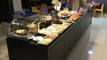 Free daily buffet breakfast