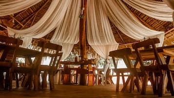 Café da manhã feito na hora grátis todos os dias