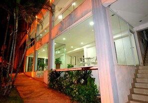 المنشأة من الخارج