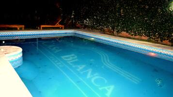 حمّام سباحة خارجي