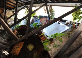 Bañera de hidromasaje cubierta