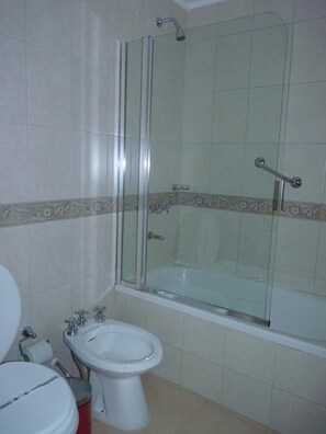 Bathroom - Hotel Astur Salta (Salta)