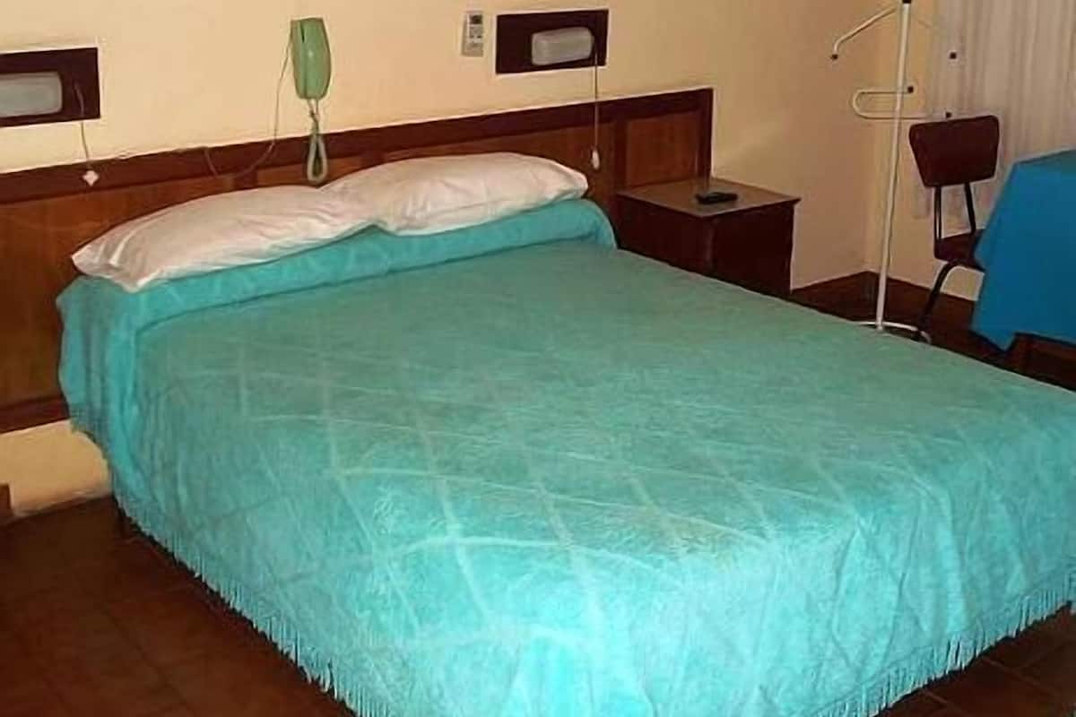 Iron/ironing board, free WiFi