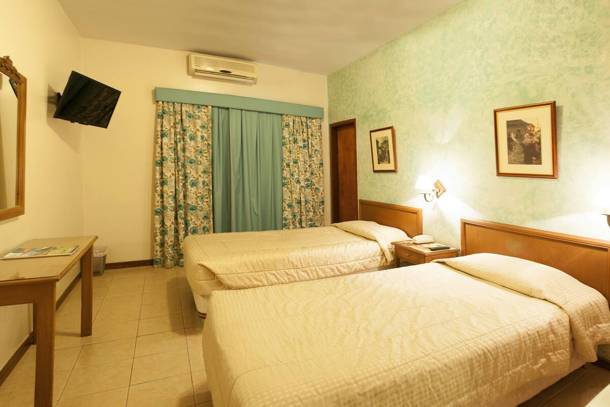 Minibar, in-room safe, cribs (free), WiFi (free)