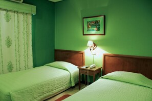 Minibar, in-room safe, free cribs/infant beds, free WiFi - Hotel Bristol (Asunción)