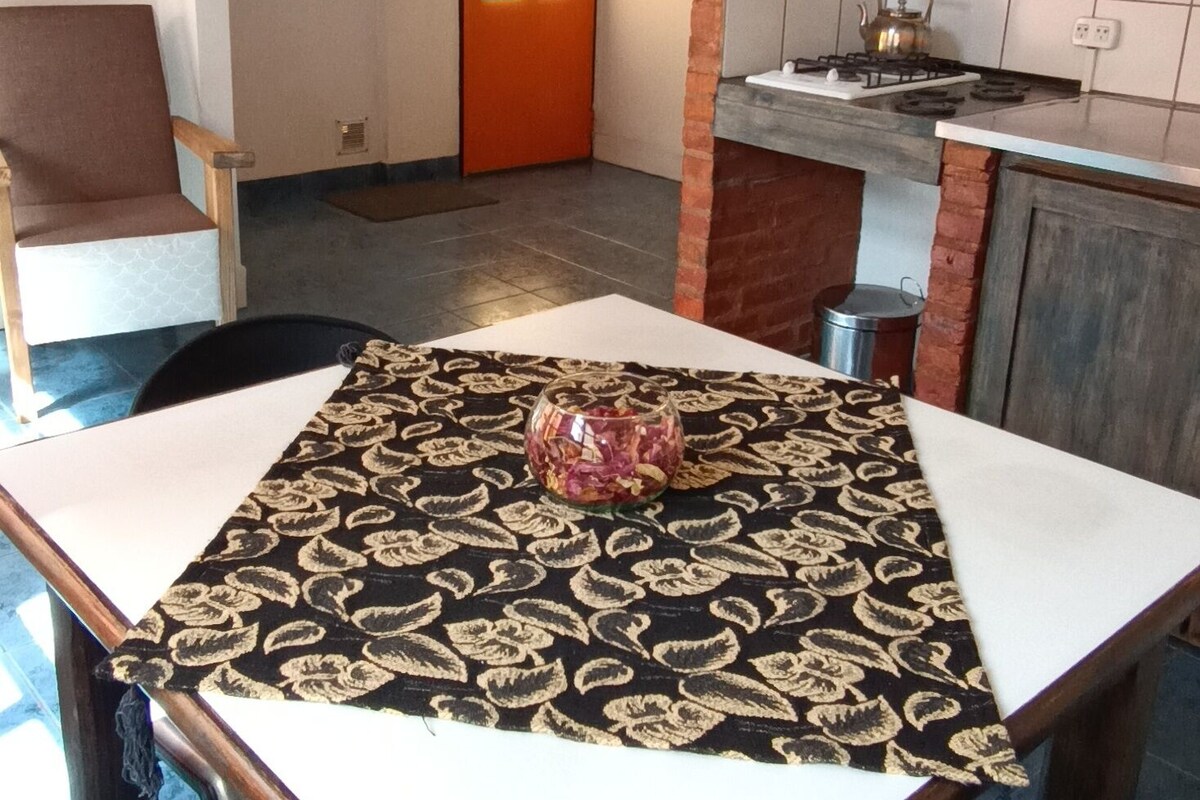 Traditional Apartment, 1 Bedroom | Private kitchen | Coffee/tea maker, oven, toaster, cookware/dishes/utensils