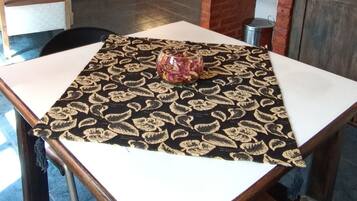 Traditional Apartment, 1 Bedroom | Private kitchen | Coffee/tea maker, oven, toaster, cookware/dishes/utensils