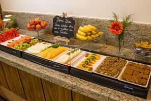 Free daily buffet breakfast  - Ville Hotel Gramadao (Votuporanga)