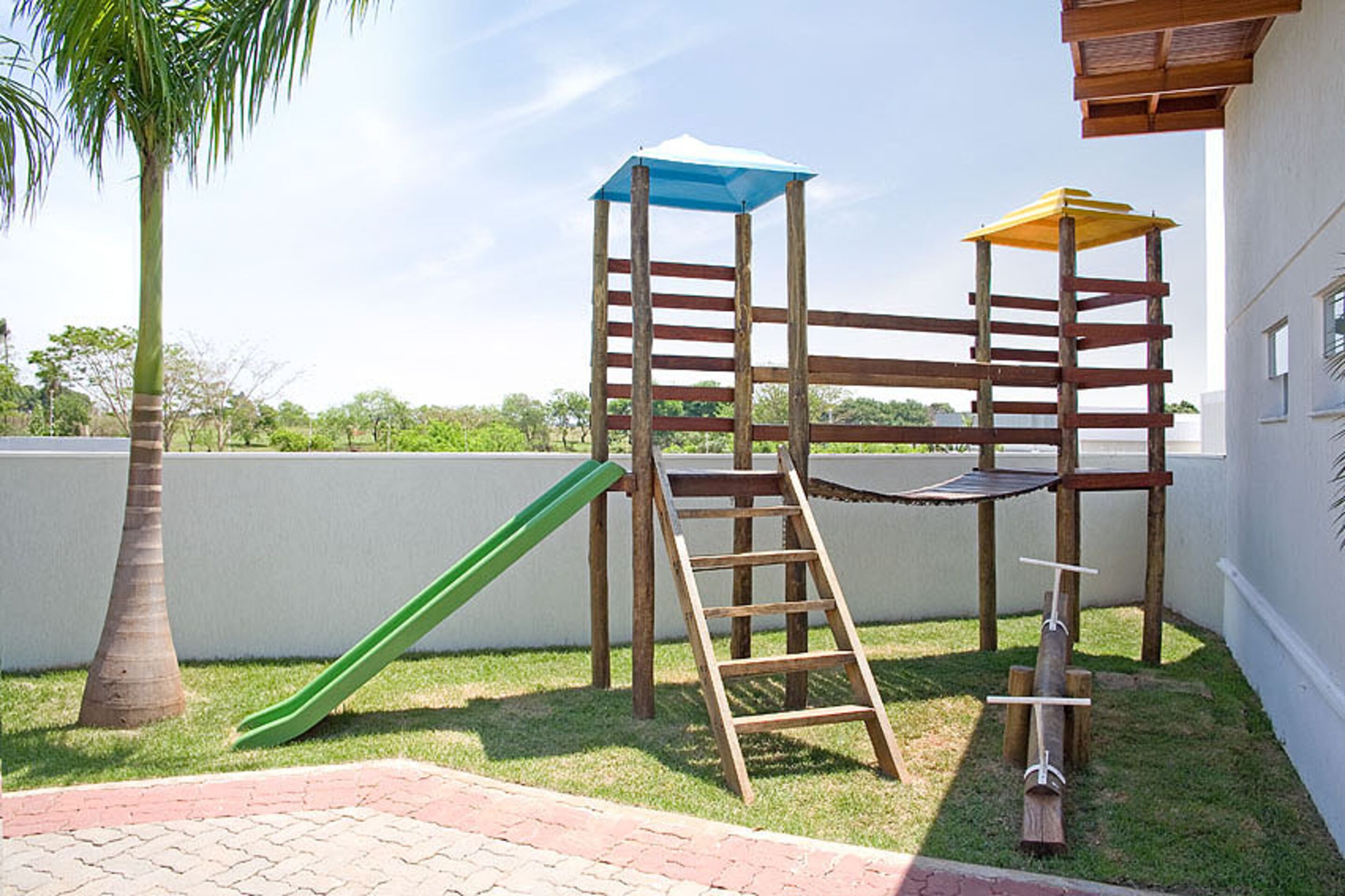 children’s play area – outdoor