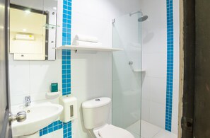 Quadruple Room | Bathroom