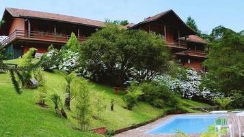 المنطقة المحيطة بالمنشأة