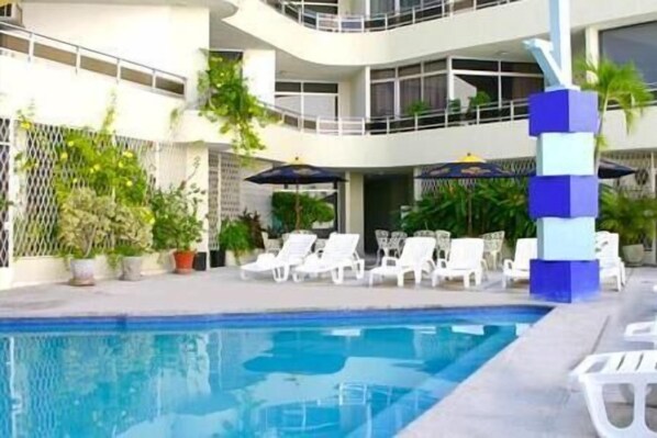 Pool - Suites Jazmin (ACAPULCO)