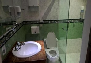 Bathroom - Hotel Porton Colonial (Medellín)