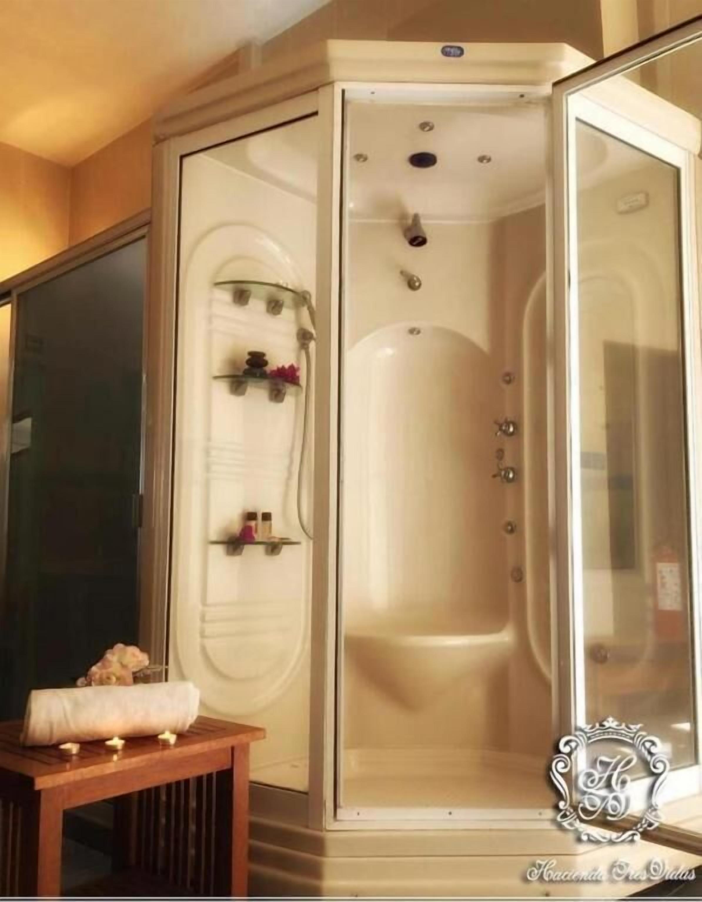 Shower, free toiletries, hair dryer, towels