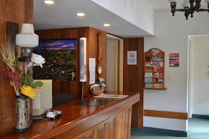 Lobby - Hotel Crismalu (San Martín de los Andes)