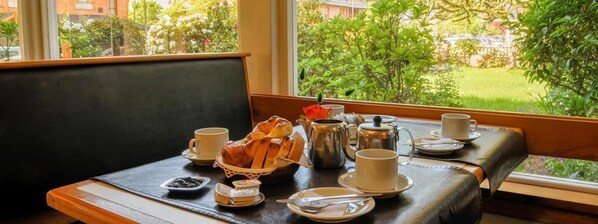 Bar (on property) - Hotel Crismalu (San Martín de los Andes)