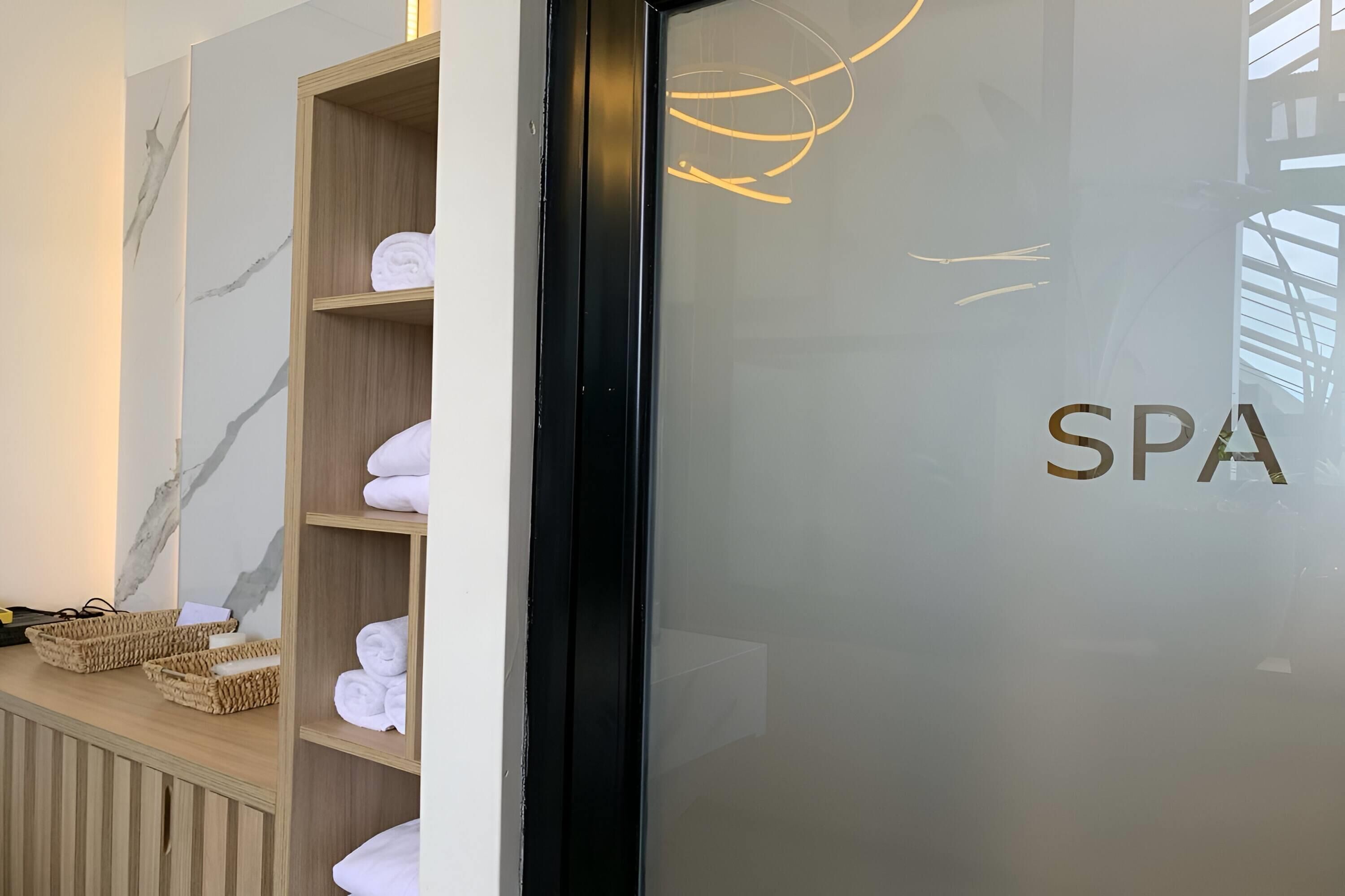 Sauna y tina de hidromasaje 