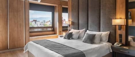 Caja de seguridad en la habitación y cortinas blackout