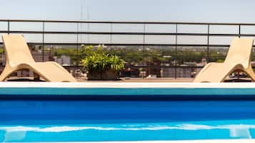 Sæsonbestemt udendørs pool, liggestole