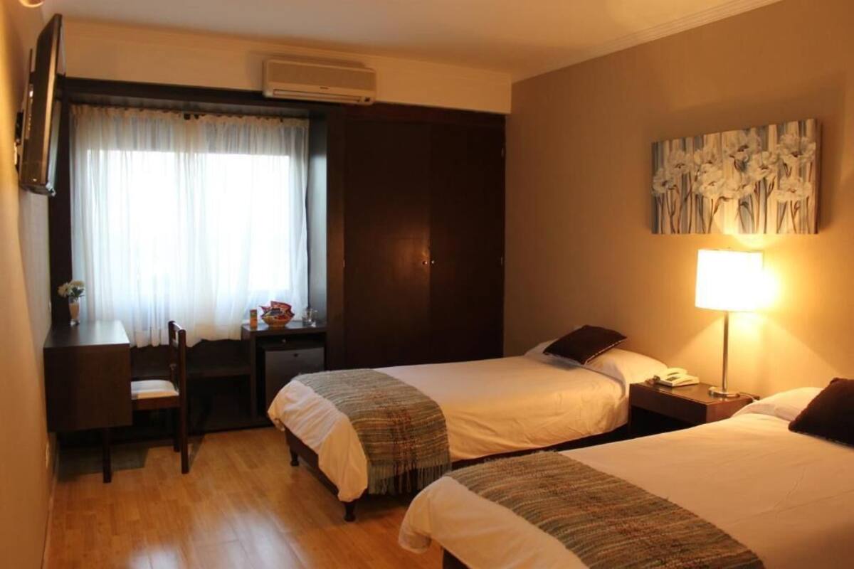 1 kamar tidur, brankas, tirai kedap cahaya, dan kedap suara