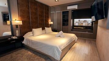 Caja de seguridad en la habitación y cortinas blackout