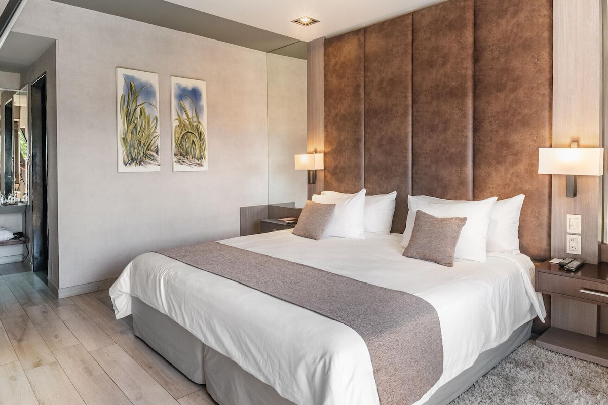 In-room safe, blackout curtains, soundproofing, free cots/infant beds