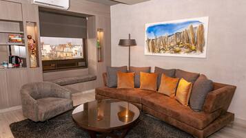 Premium Suite, 1 King Bed, Non Smoking | In-room safe, blackout curtains, soundproofing, free cots/infant beds