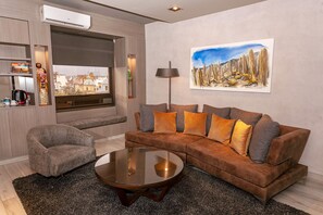 Premium Suite, 1 King Bed, Non Smoking