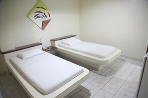 迷你吧、遮光窗帘、免费 WiFi、床单