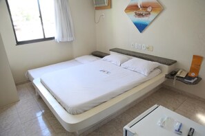 迷你吧、遮光窗帘、免费 WiFi、床单